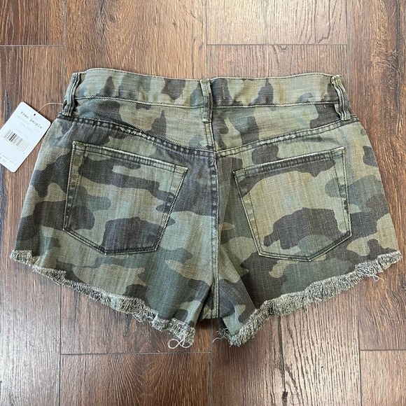 🆕 We the free loving good vibrations distressed camp shorts SZ 26/2 - Picture 6 of 7